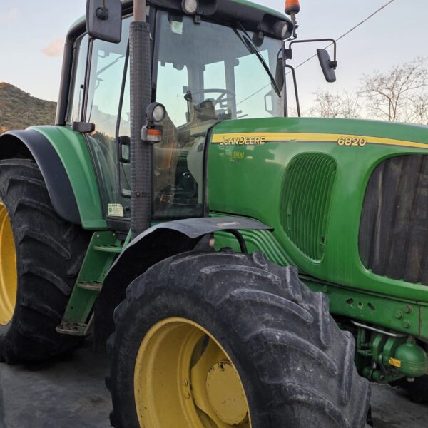 Trattore John Deere 6820